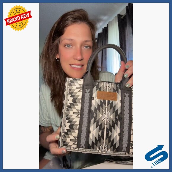 Medium Vegan Leather Tote Bag with Detachable Guitar Strap and Zippered - Picture 7 of 7